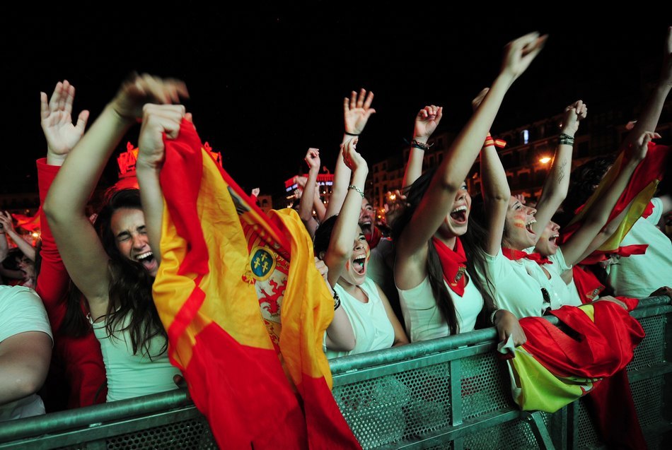 包含G2碾压KT，Crisp开启传奇时刻鏖战多局入围赛，让粉丝疯狂欢呼的词条