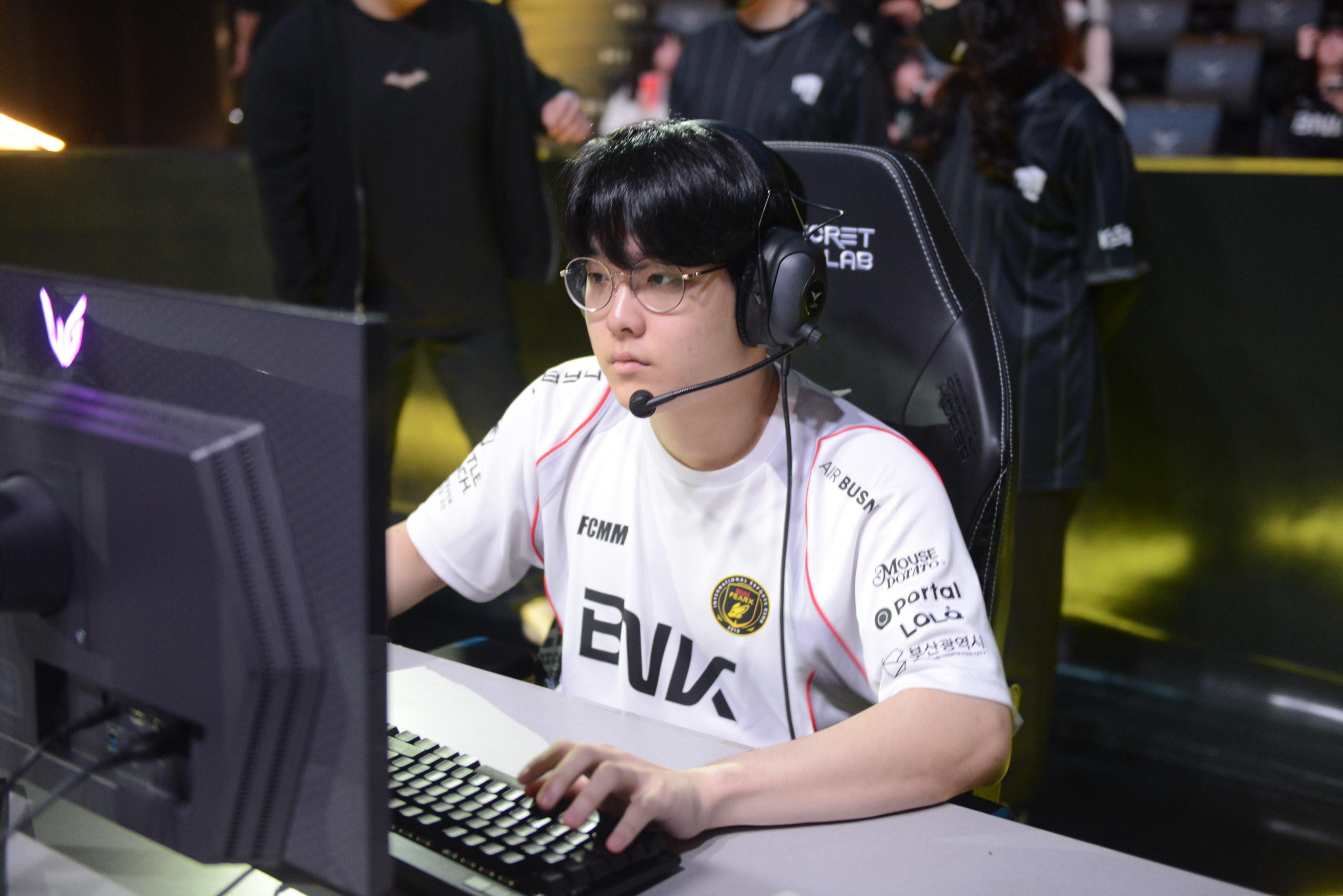 C9血洗V5，Peanut操刀奇招英雄翻盘顶尖较量小组赛，锁定晋级资格